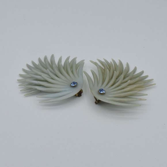 Vintage | Funky | Plastic | Clip Earrings - Picture 3 of 8